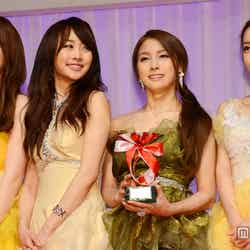 「第24回 日本ジュエリーベストドレッサー賞＜女性特別賞＞」を受賞したKARA（左から）ジヨン、ニコル、ギュリ、ハラ