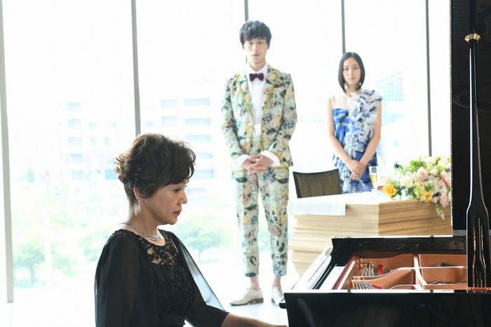 大竹しのぶ、坂口健太郎、大西礼芳/「ごめん、愛してる」第5話より(画像提供:TBS)