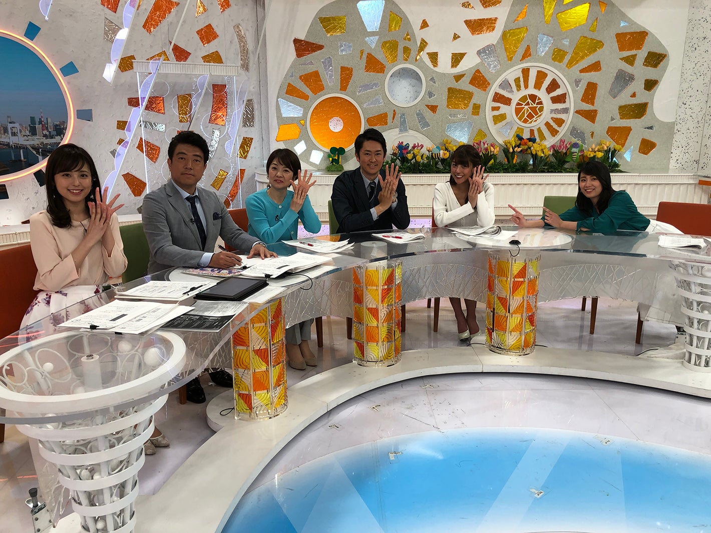 左から：久慈暁子アナウンサー、佐野瑞樹アナウンサー、西山喜久恵アナウンサー、木下康太郎アナウンサー、岡副麻希、新美有加アナウンサー（提供写真）