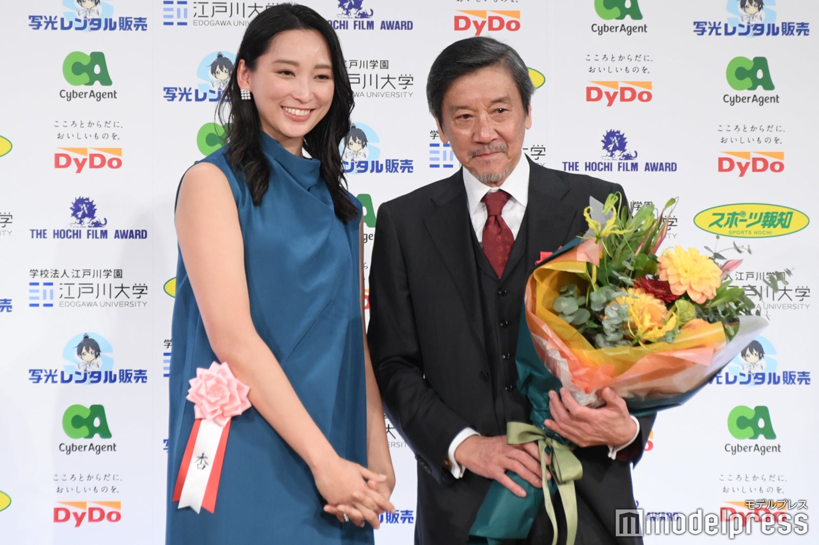 杏、奥田瑛二（C）モデルプレス