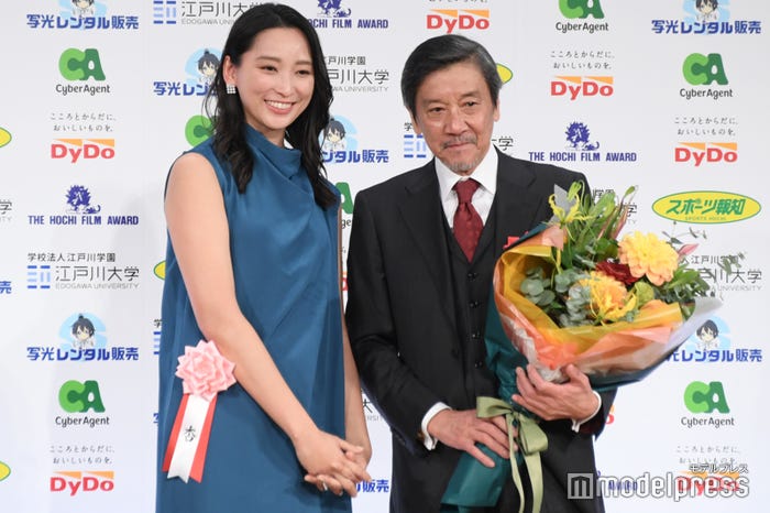 杏、奥田瑛二(C)モデルプレス