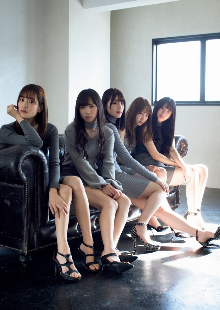 佐々木久美、齊藤京子、佐々木美玲、加藤史帆、高本彩花(C)佐藤裕之/週刊プレイボーイ