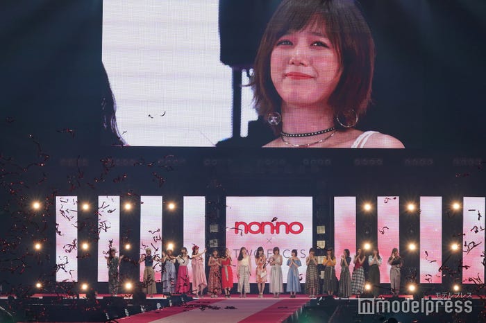 サプライズに涙する本田翼(C)モデルプレス