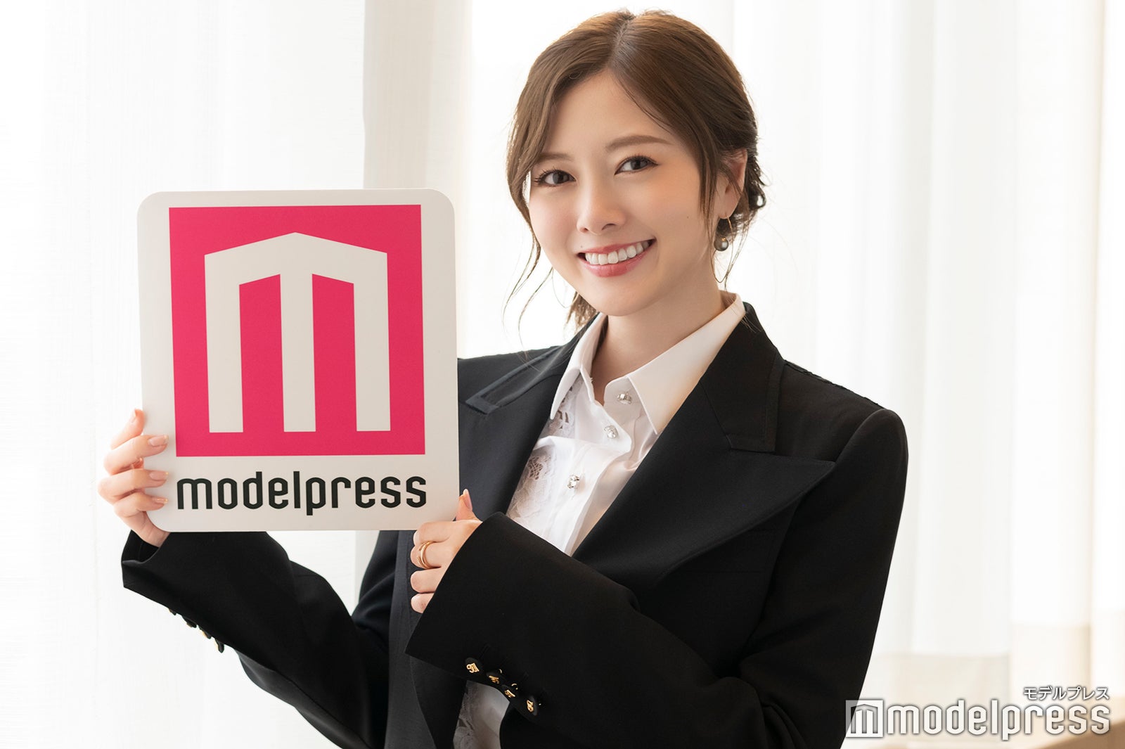 モデルプレスのインタビューに応じた、白石麻衣（C）モデルプレス
