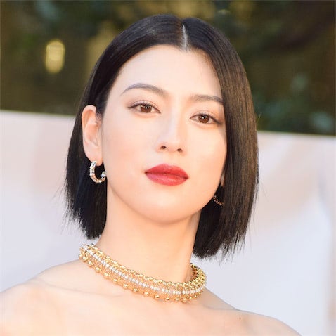 三吉彩花の背中タトゥーに賛否 芸能人の刺青が物議を醸す理由