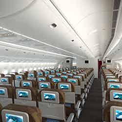 エコノミーシート。全席にタッチパネル式モニターが設置され、映画・音楽が楽しめる/画像提供:ガルーダ・インドネシア航空