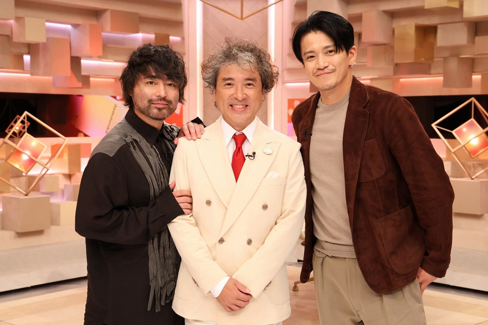 山田孝之、ムロツヨシ、小栗旬（C）フジテレビ