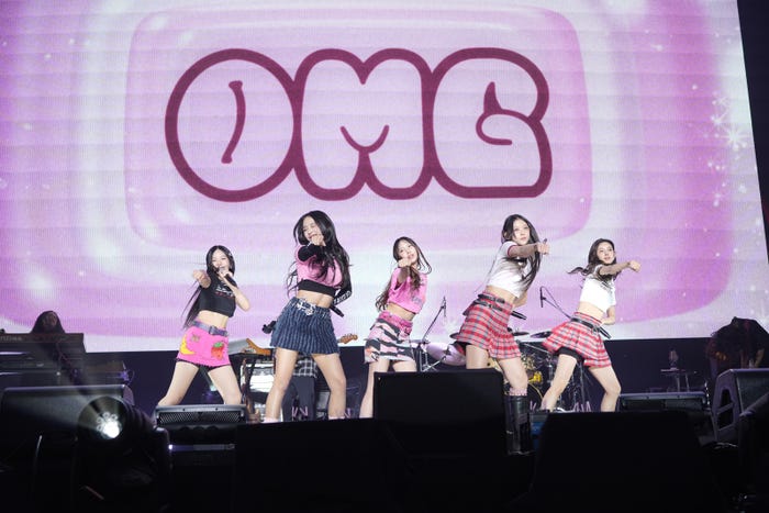 NewJeans(C)2023 ADOR. All Rights Reserved.