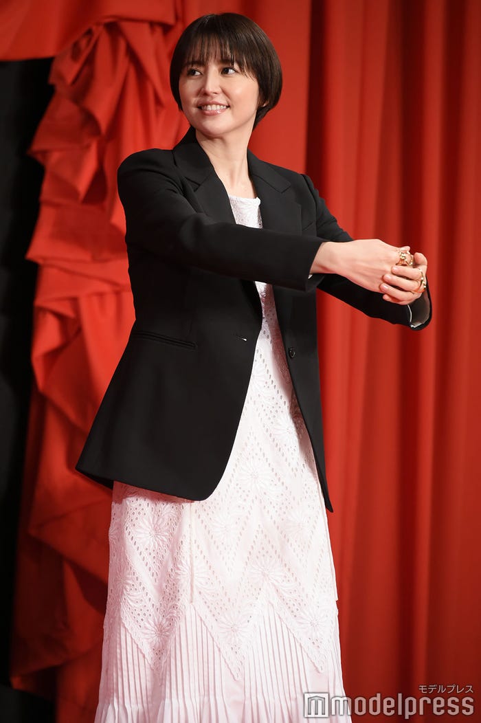 ジェスチャーゲームに挑戦する長澤まさみ(C)モデルプレス