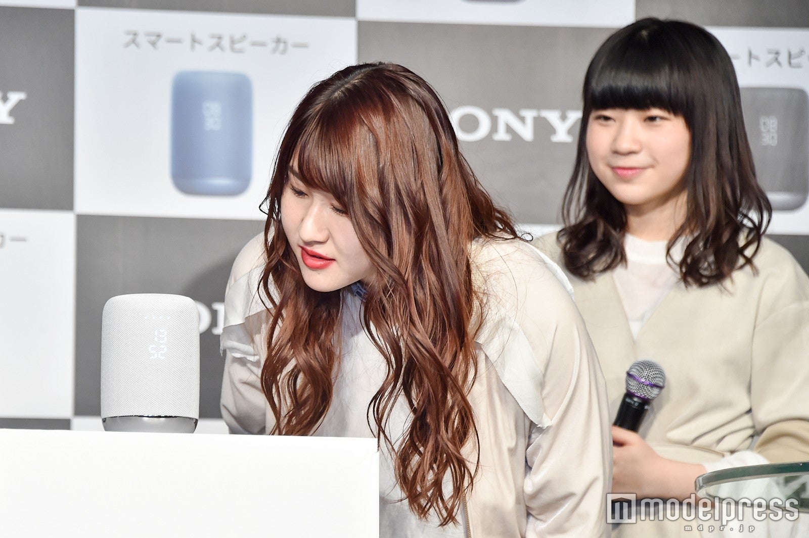 かれん「オッケーグーグル、ドリカムの『何度でも』をかけて」 （C）モデルプレス