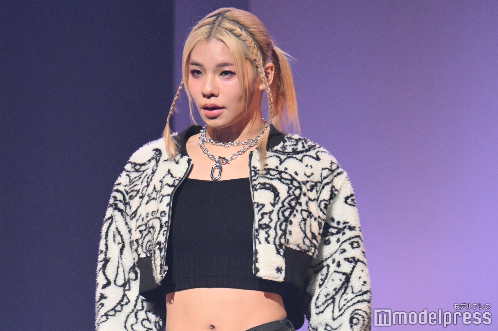 とうあ、美ウエスト強調ビスチェスタイル 貫禄ランウェイで観客惹きつける＜TGC teen 2023 Winter＞