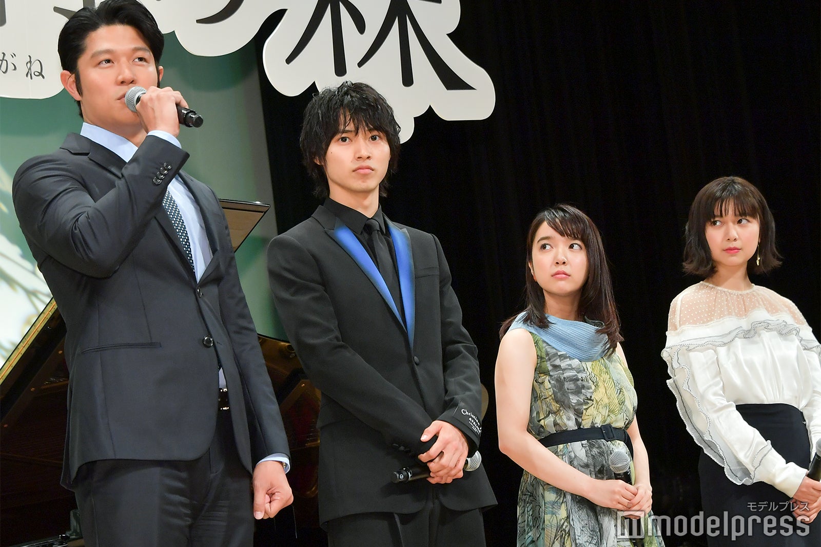 （左から）鈴木亮平、山崎賢人、上白石萌音、上白石萌歌 （C）モデルプレス