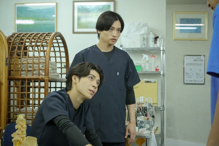 松島聡、猪俣周杜(C)豊田悠・新潮社/テレビ朝日・ストームレーベルズ