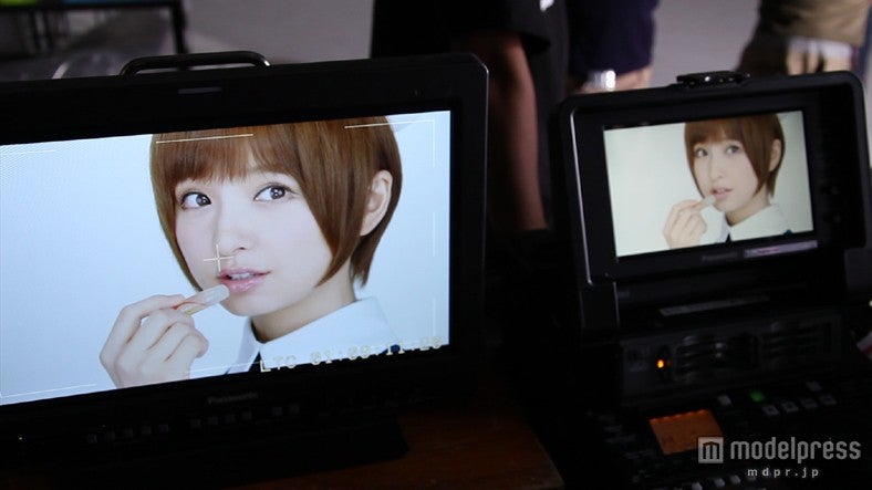 篠田麻里子／新CM「メンソレータムマリコ」篇メイキングショット