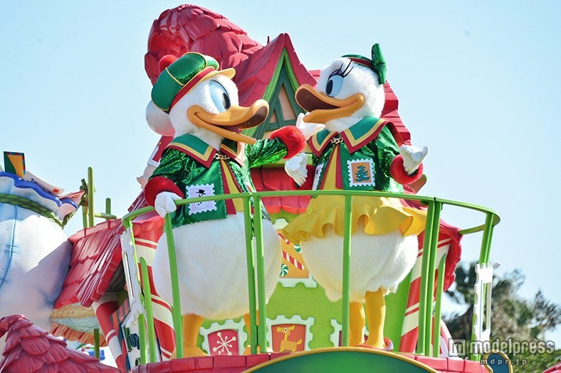 「ディズニー・サンタヴィレッジ・パレード」ドナルド＆デイジー