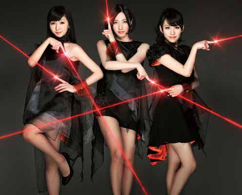 どちらのPerfumeがお好き?セクシー×清楚なミニワンピ姿を公開