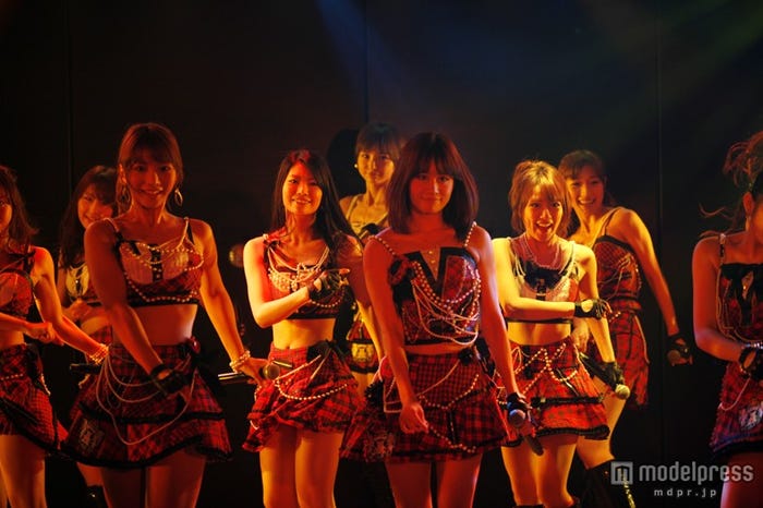 「AKB48劇場 前田敦子卒業公演」の模様(C)AKS