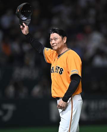 巨人・橋上監督代行の初勝利 試合後に最敬礼したベテラン2人の存在とは？「技術が身を、チームを助ける」「ベテランの力は必要」とい最敬礼