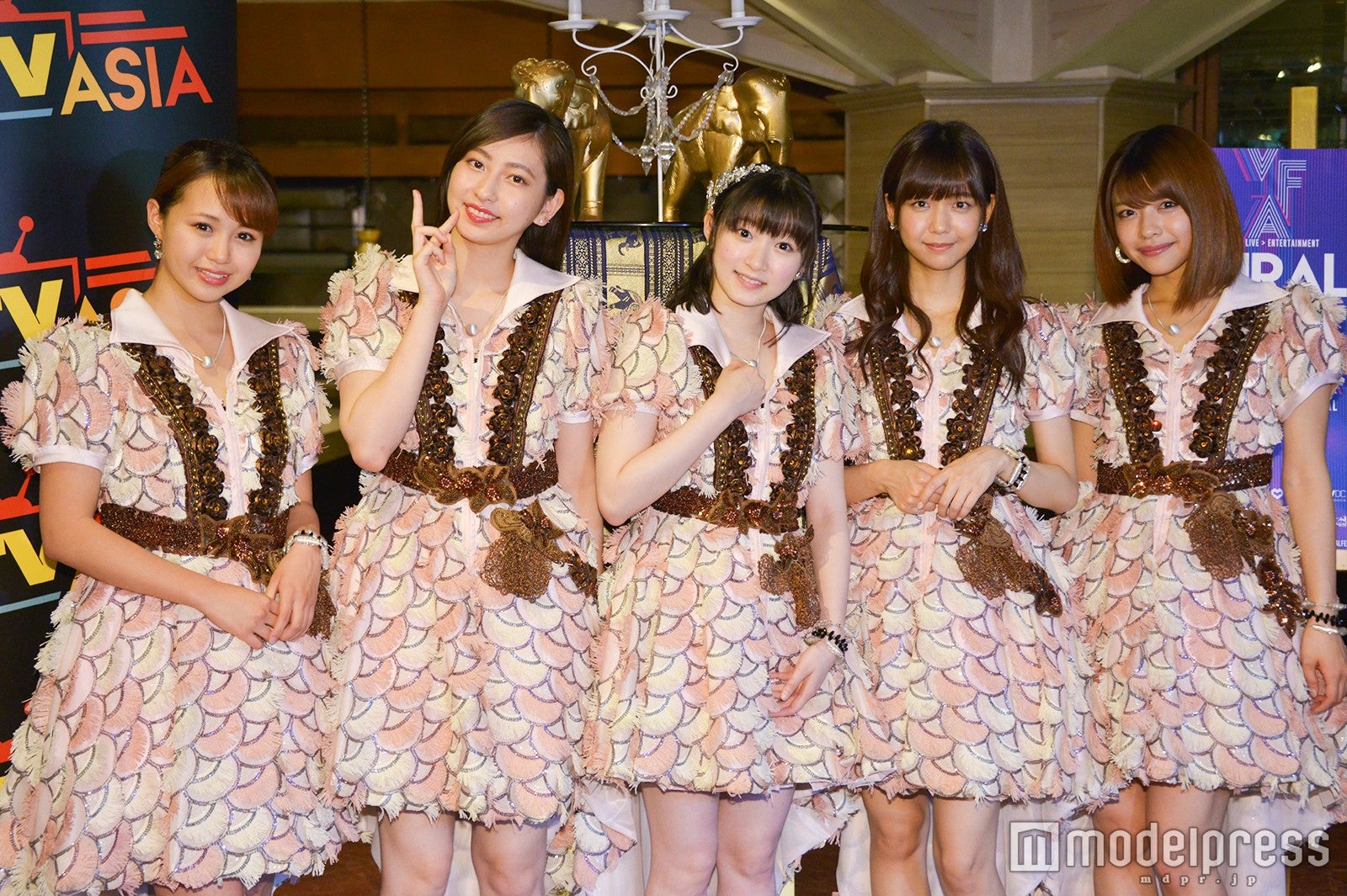 Juice＝Juice（左から高木紗友希、植村あかり、宮本佳林、宮崎由加、金澤朋子） （C）モデルプレス