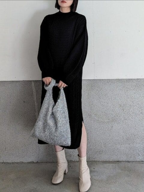 黒ワンピース　コーデ　秋　冬