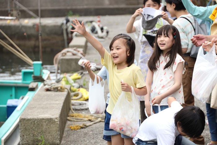 宮崎莉里沙、寺田藍月「ばらかもん」第2話より(C)フジテレビ