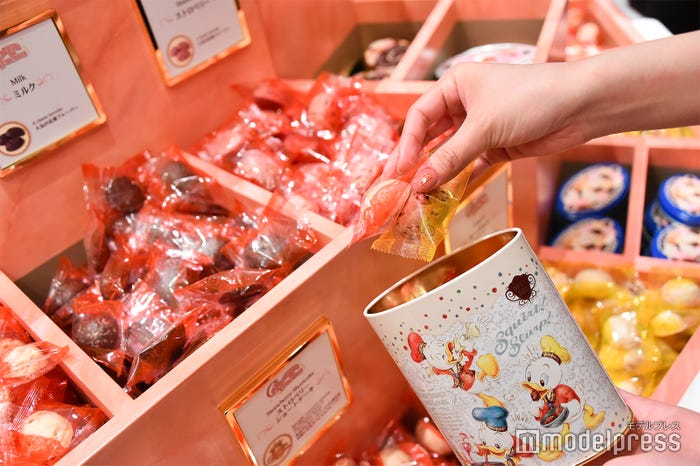 Tdlチョコレートクランチ専門店 選べるフレーバー 缶で自分好みに 体験してきた モデルプレス Tdlチョコレートクランチ専門店 選べるフレーバー 缶で自分好みに 体験してきた モデルプレス