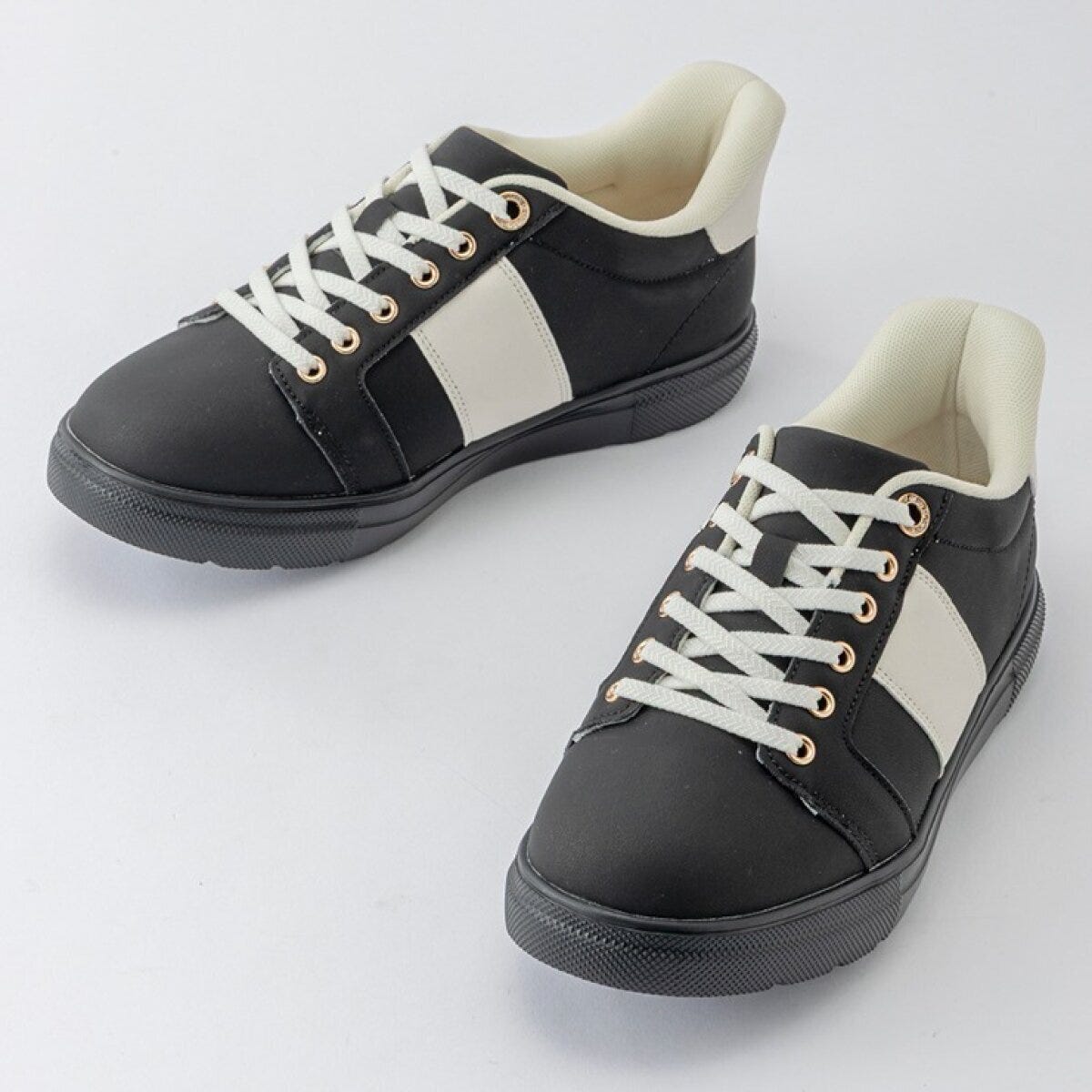 しまむらのコートスニーカー（CLOSSI×MUMU）