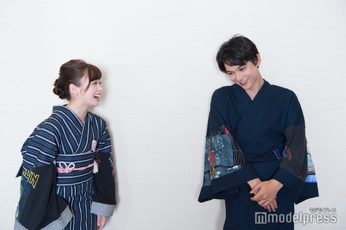 橋本環奈、吉沢亮 (C)モデルプレス