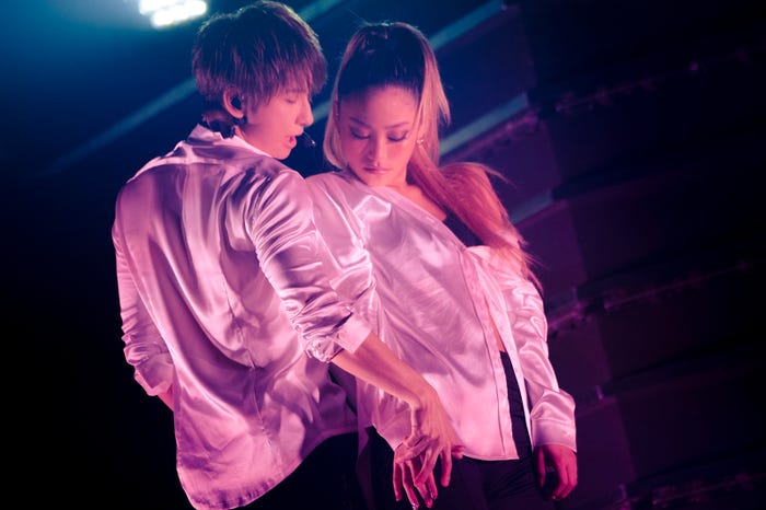 與真司郎(画像提供:avex)