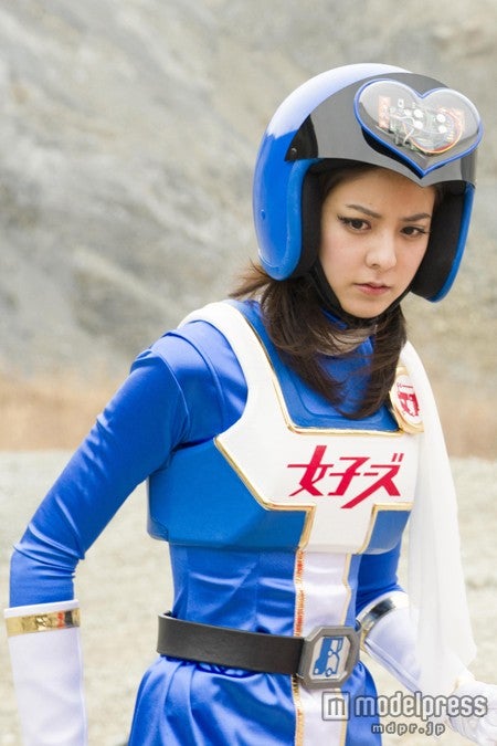 女子ブルーを演じる藤井美菜（C）2014「女子ーズ」製作委員会
 