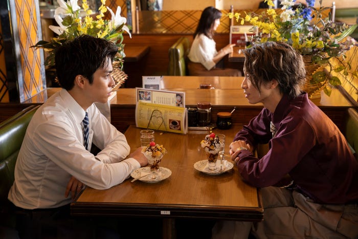 重岡大毅、田中樹「単身花日」第3話より(C)テレビ朝日