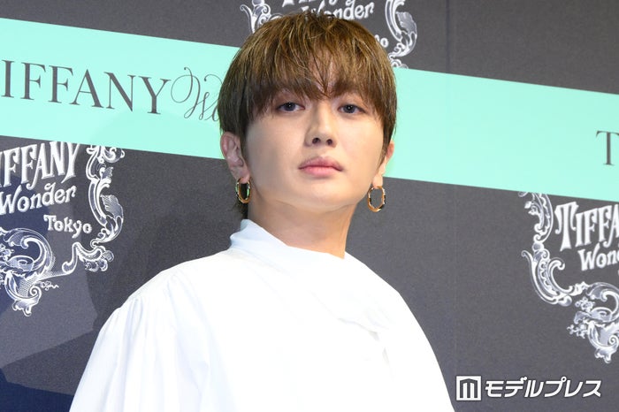 Nissy、母の誕生日にティファニーのダイヤアクセ贈る 大ぶりロックピアスで挑戦「今の時代でこそ男性が身に着けてもいいんじゃないかな」【ティファニーワンダー】