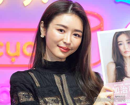 加治ひとみ、写真集お気に入りカットは“乳ドン” 話題の「腸もみ」も実演