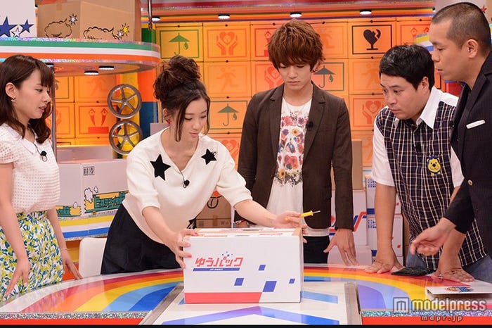 (左から)山田菜々、足立梨花、大倉士門、タカ、トシ(タカアンドトシ)(画像提供:中京テレビ)