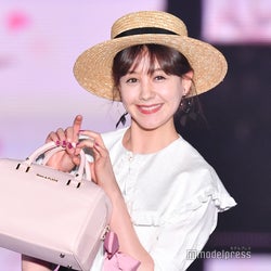 トリンドル玲奈、夏の上品レディコーデで笑顔弾ける<GirlsAward 2019 SPRING/SUMMER>