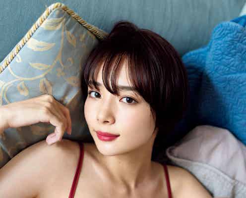 岡田紗佳、2nd写真集で超絶スタイルあらわなセクシーポーズ<secret trip>