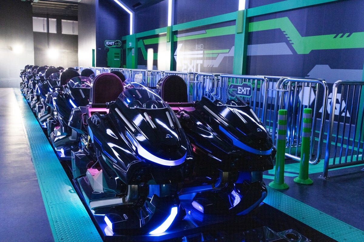 バイク型ライドが画期的。ちょっと珍しい乗車スタイルです