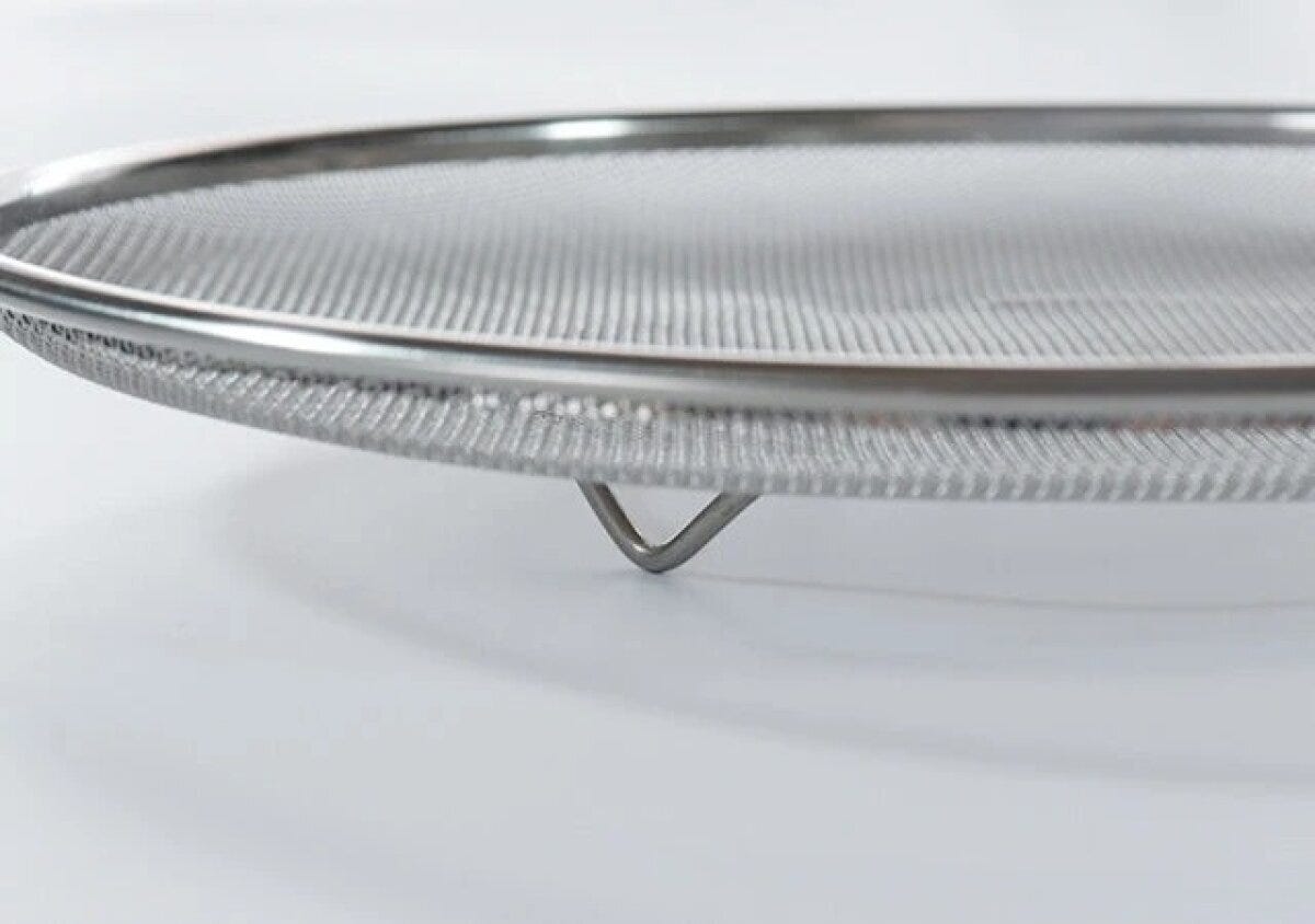 ダイソー　メッシュステンレスザル（浅型、24cm）　脚