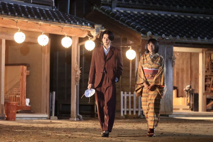 鈴鹿央士、松本穂香「嘘解きレトリック」第6話(C)フジテレビ