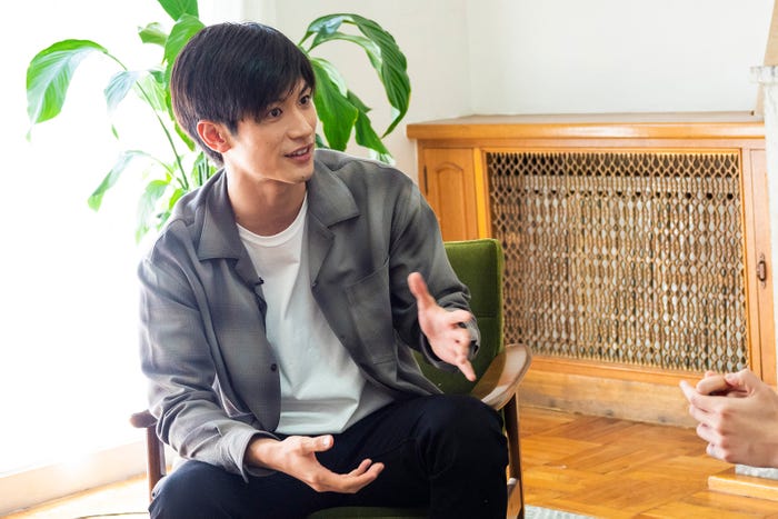 同じアーティスト目線でHYUKOHの核を引き出した三浦春馬(提供写真)