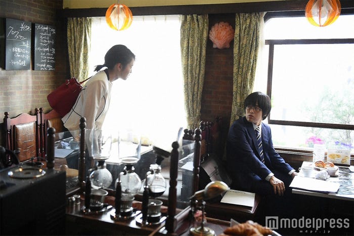 前田敦子、バカリズム(C)TBS