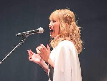 中村中 節目のステージで22曲を熱唱 マルチなシンガー・ソングライターが20周年