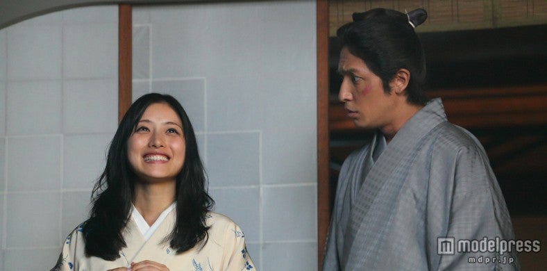映画「幕末高校生」で時代劇W初主演をつとめる石原さとみ、玉木宏(C)２０１４「幕末高校生」製作委員会