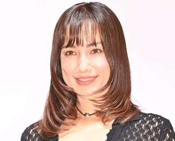「え？いくつよ？可愛すぎんか」48歳女優、日曜朝に生出演でSNS騒然「早起きは三文の徳どころじゃない」「全く歳とっていない！」