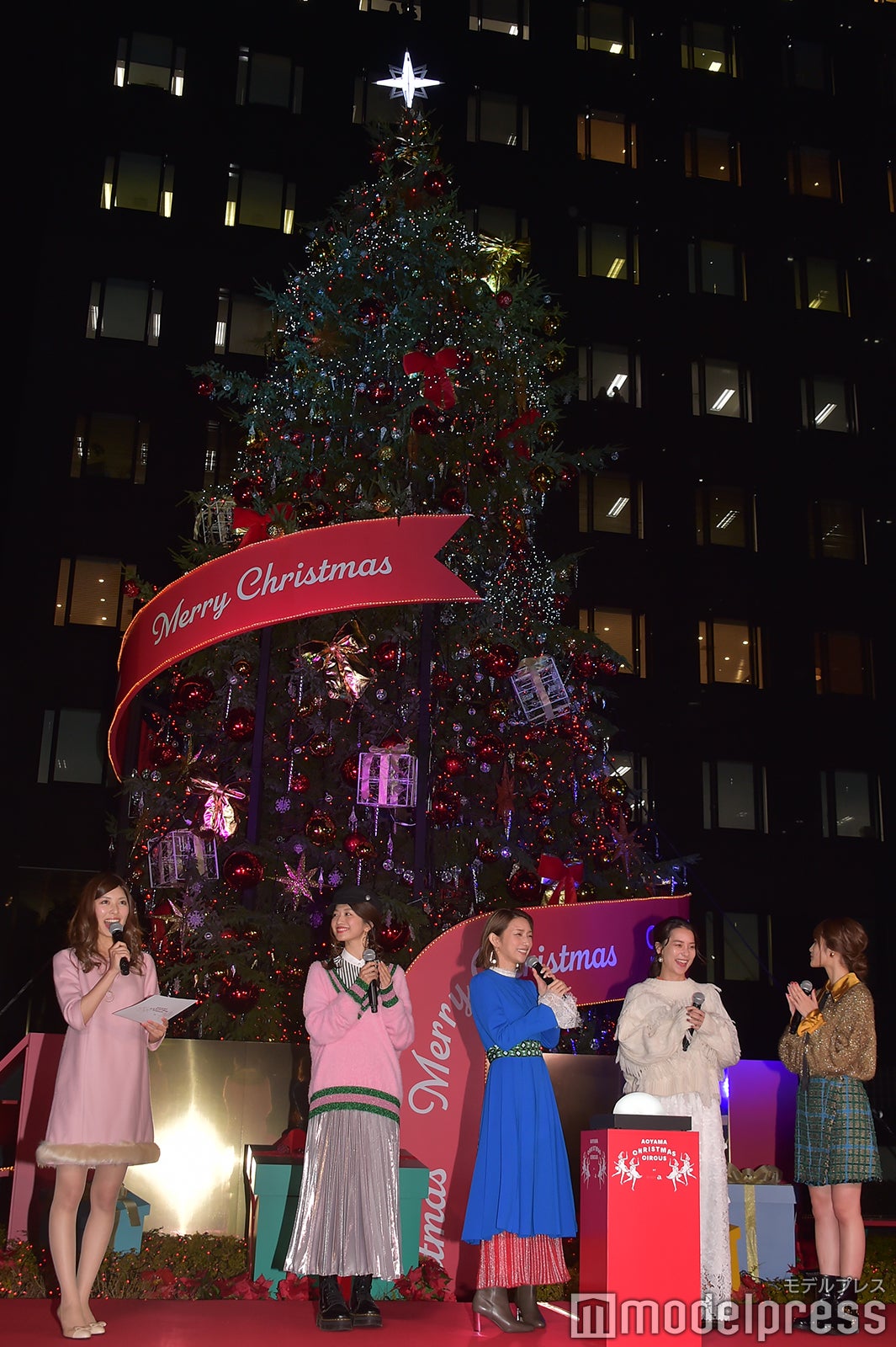 ツリー点灯に笑顔／橘ゆりか、小室安未、後藤真希、Niki、生見愛瑠 （C）モデルプレス