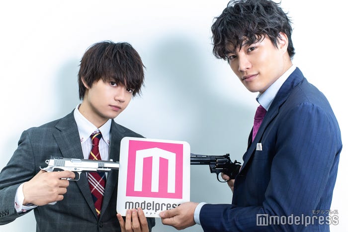 佐野勇斗&鈴木伸之(C)モデルプレス