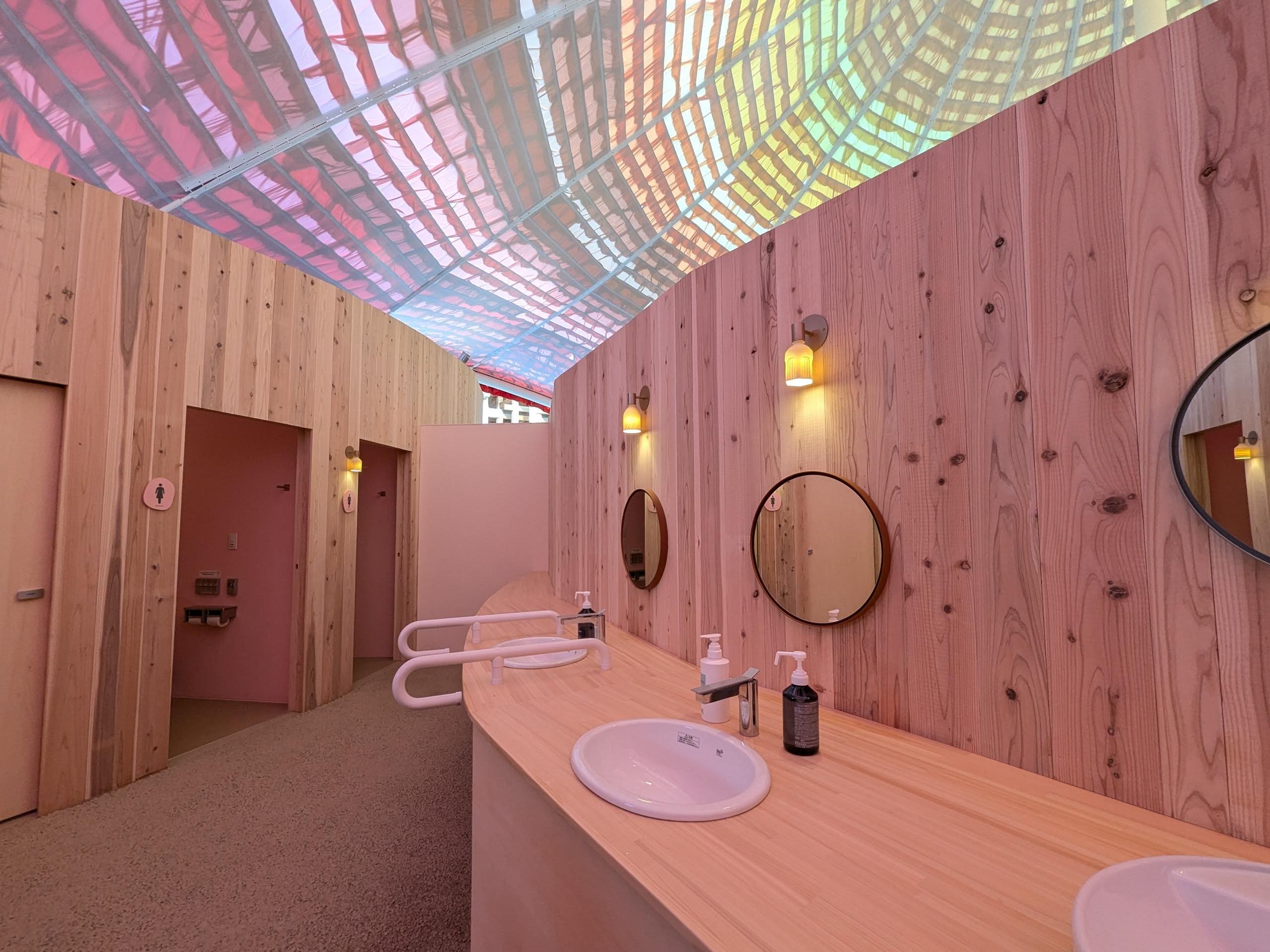 数は十分だったはずのトイレは9月になり深刻な問題に