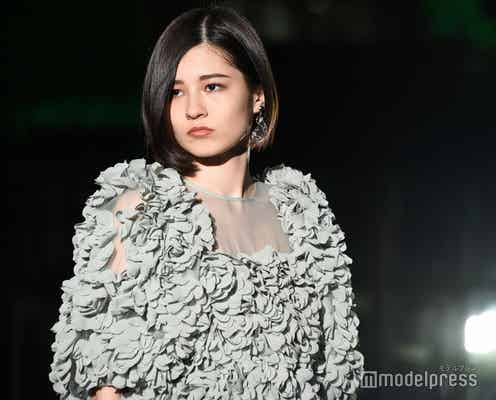 “奇跡の16歳”アリアナさくら、妖精のようなミニワンピで美背中披露<NEXT VISION JAPAN 2021 XR LIVE>