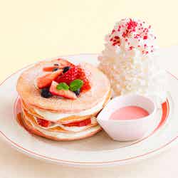 ミルクのミルフィーユパンケーキ税込1,630円／画像提供：Eggs’n Things Japan