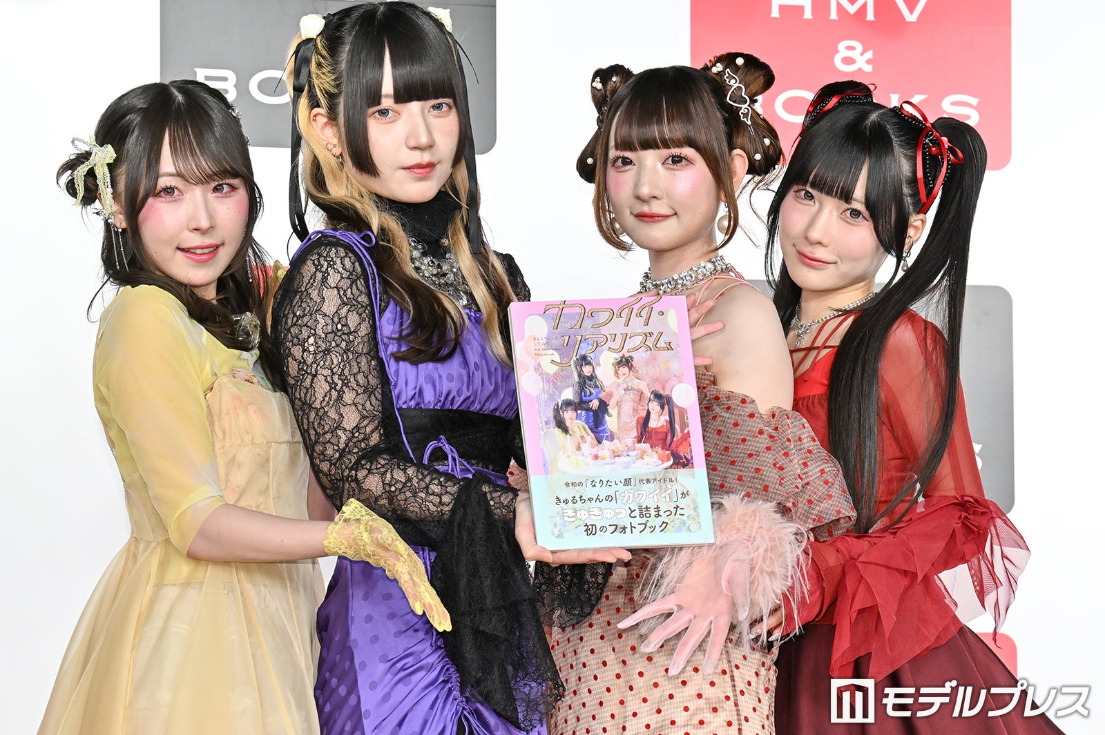 （左から）島村嬉唄、環やね、チバゆな、逃げ水あむ／きゅるりんってしてみて（C）モデルプレス